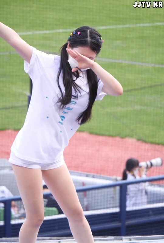 Boxy T-shirt Woo Shin-hee Cheerleader