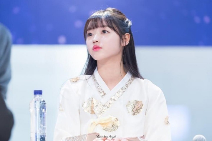 OH MY GIRL YooA in hanbok