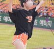 Loose Boxy T-Shirt Orange Dolphin Pants Kim Sae-Byul Cheerleader