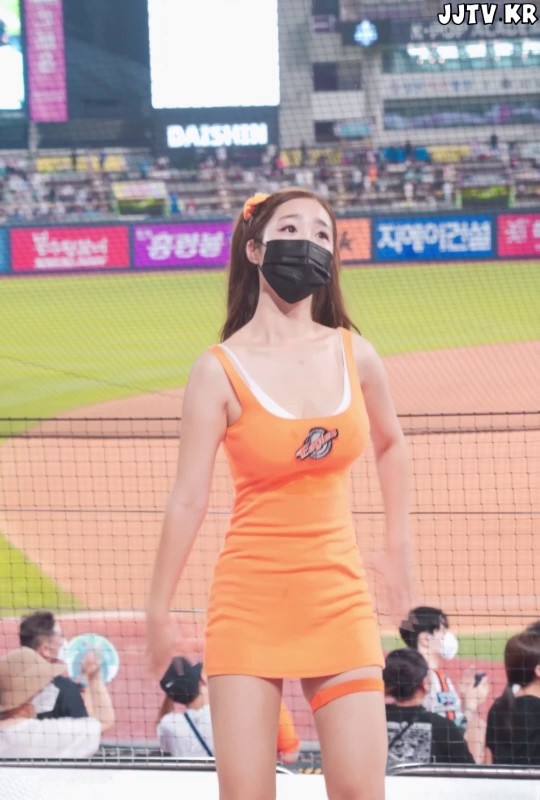 orange tight sleeveless dress Park Se-ah cheerleader