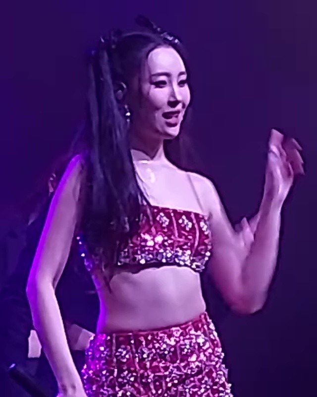 (SOUND)Sunmi's cool outfit