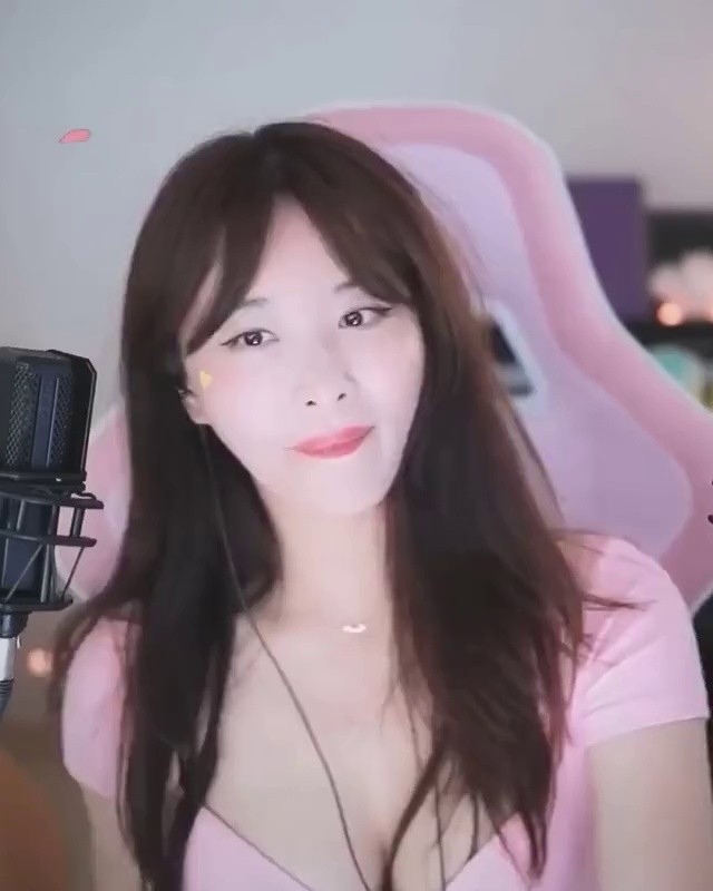 BJ's beauty reading the comments with ASMR