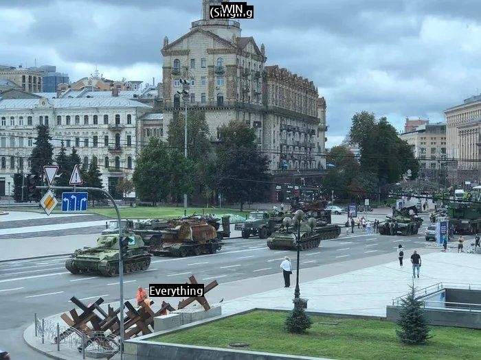 (SOUND)Russian tanks appearing in the Ukrainian capital