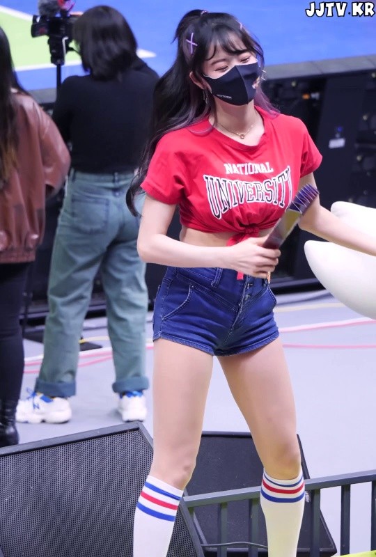 The heavyness of the tied T-shirt. Cheerleader Kim Hanna