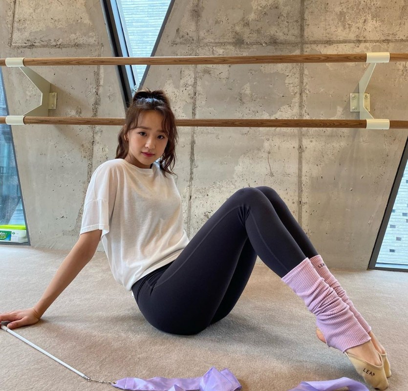 Son Yeonjae's leggings fit