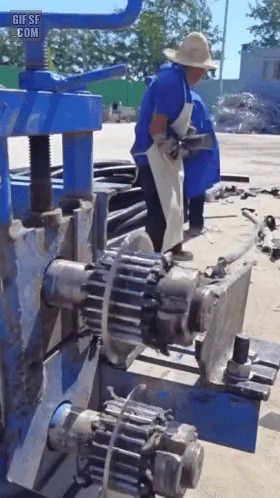 Extraction of copper in cables gif