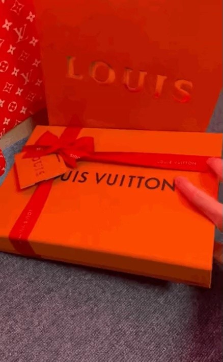 A gift you get if you spend 100 million won a year at Louis Vuitton