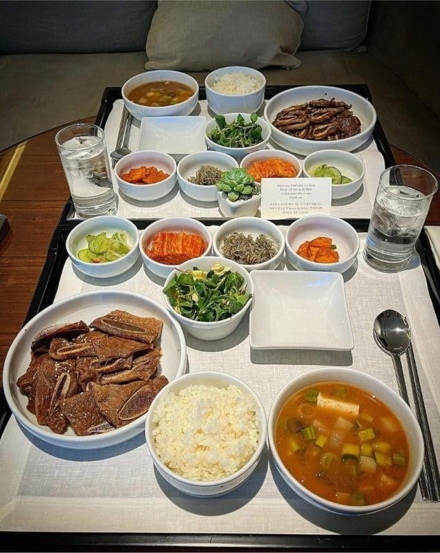 Room service at Shilla Hotel for 65,000 won.jpg