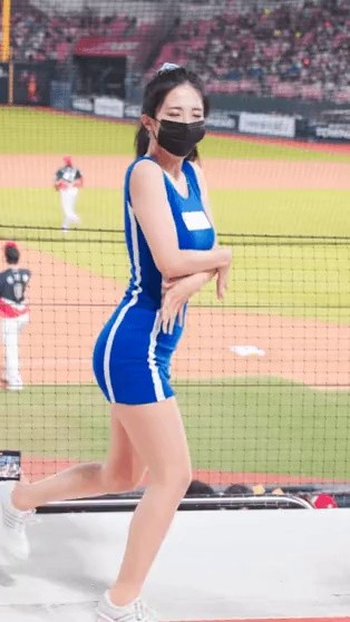Kia Tigers cheerleader Kim Min-ki