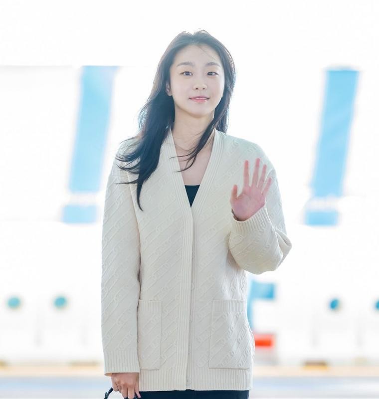 Kim Dami leaves the country to attend Milan Fashion Week
