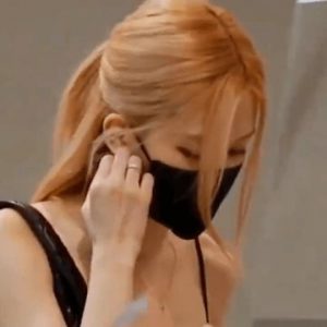 BLACKPINK ROSE who takes off the mask 5