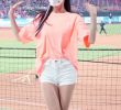 Fluorescent T-shirt White shorts Shin Se-hee Cheerleader
