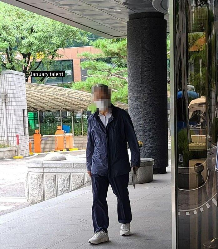 Park Soo-hong heading to the examination room and Park Soo-hong being taken by an ambulance