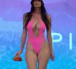 (SOUND)Model Isabella Zayas walking on the runway, body mp4