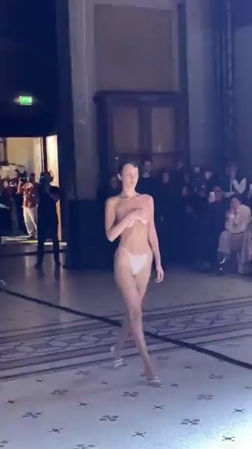 (SOUND)The magic that turns body-painting into clothes