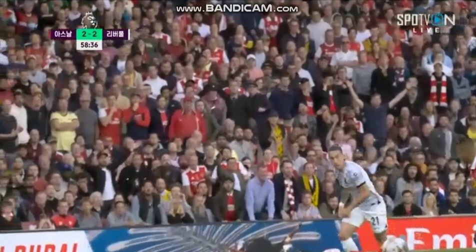 Arsenal vs Liverpool Jesus falling down. Slow zoom shotShaking