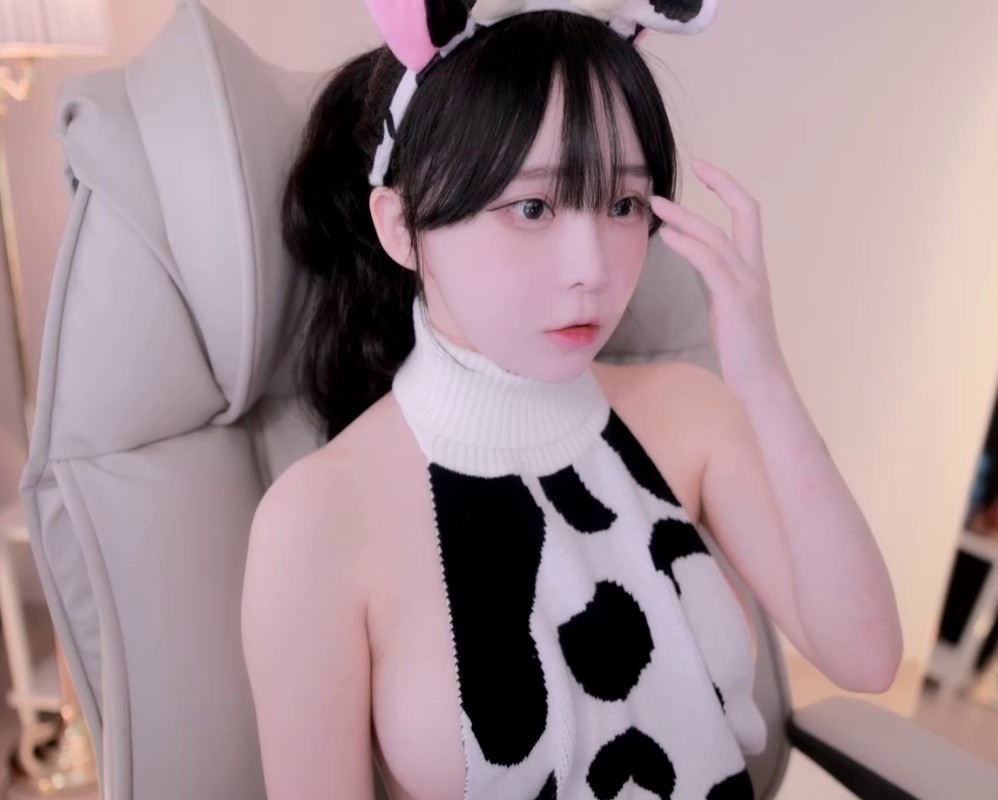 Legendary cow costume with protruding sides