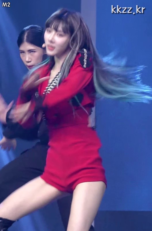 DREAMCATCHER Yoohyeon with her backside