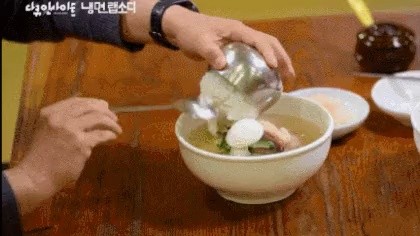 Who eats naengmyeon with rice?