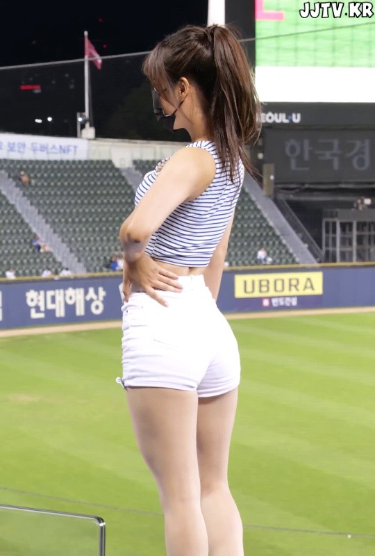 Sleeveless Top Wrist-Turning Choi Hong-ra Cheerleader