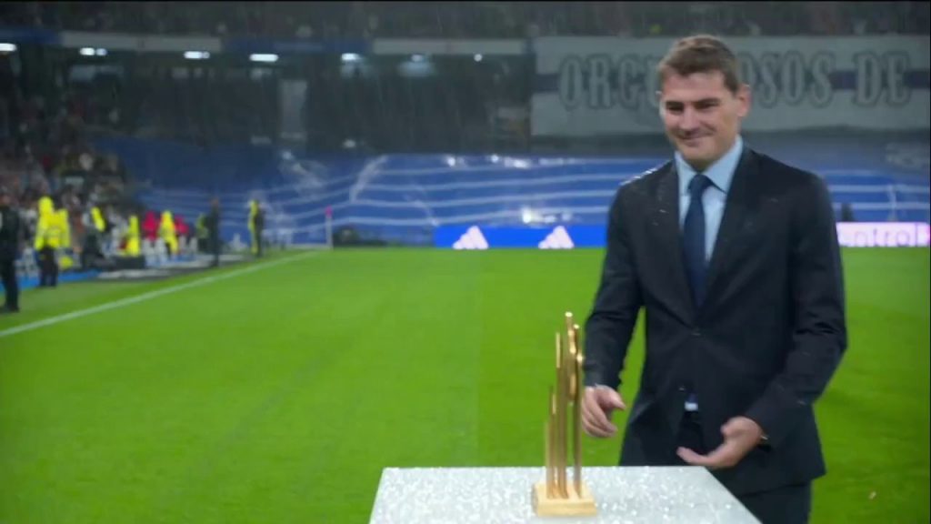 (SOUND)Real Madrid vs. Courtois to be congratulated on the Yasin Award by Sevilla Casillas