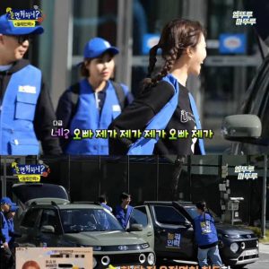 Mi-Joo and her passengers Yoo Jae-Seok and Jung Joon-Ha in the first month of obtaining a license