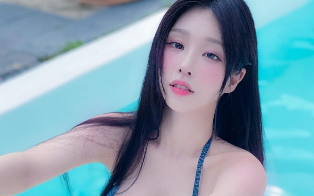 The new Han Gang Insta Denim Bikini that went to the swimming pool