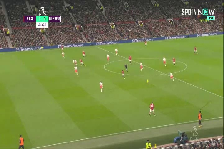 Manchester United v West Ham Ronaldo even claps after heading the water ball