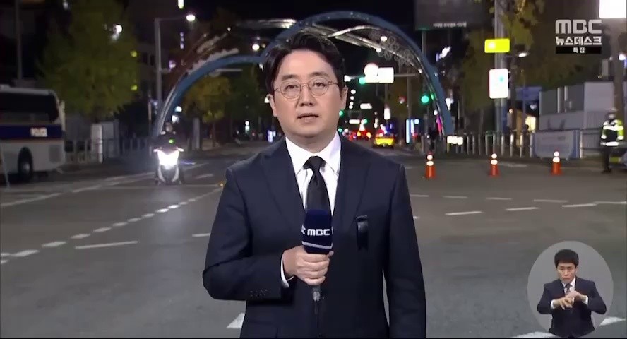 (SOUND)News opening telling you to watch the disaster news repeatedly