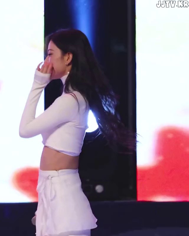 fromis_9 neck turtleneck close-up cropped t-shirt rib fromis_9 Lee Chaeyoung