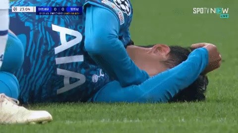 Son Heung-min's air ball race collision gif