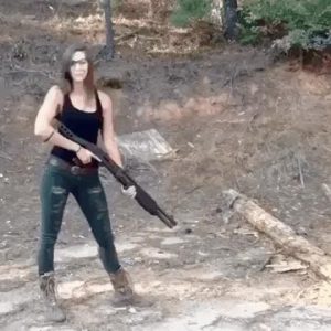 A sister who shoots with one hand