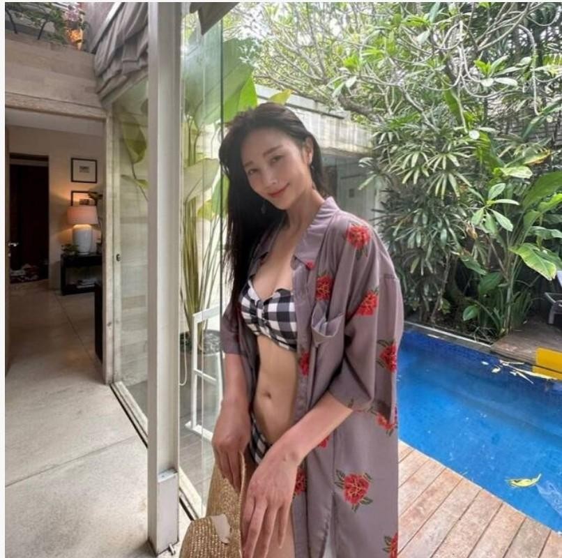 Self-care Ahn Hye-kyung reveals her bikini body