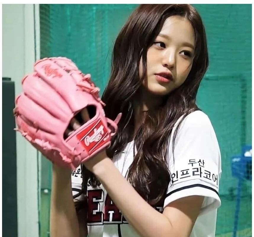 Jang Wonyoung's pitching 4 years ago and now