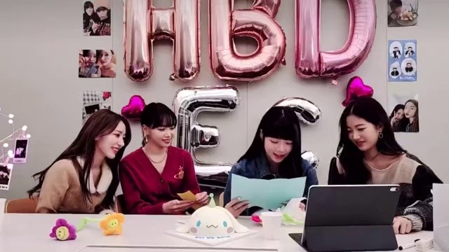 (SOUND)Eunchae crying over Sakura's gift