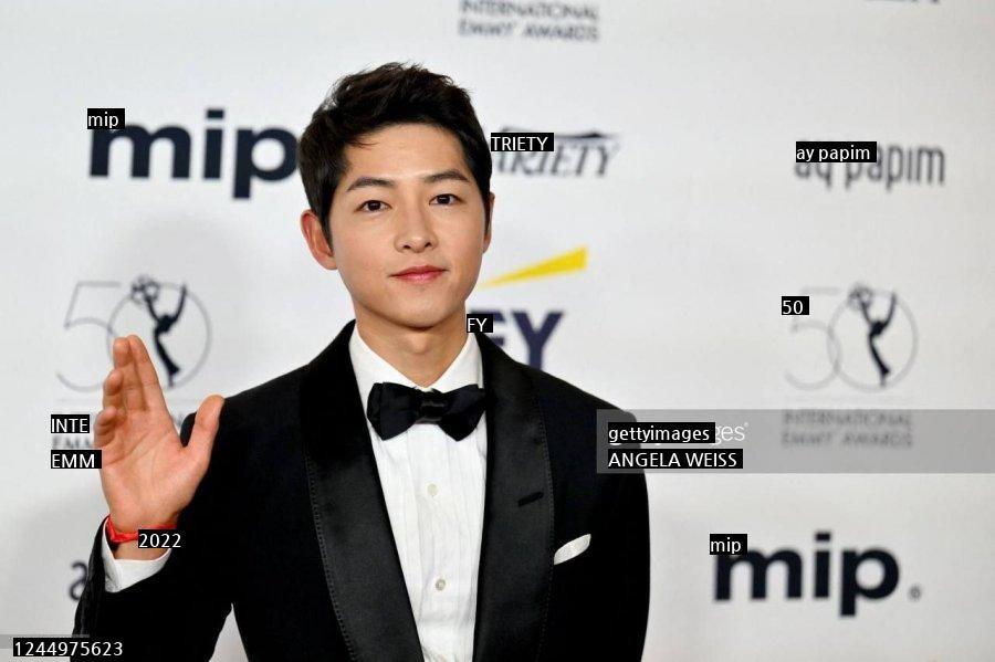 Song Joong-ki, who took the picture of the youngest son of a chaebol family.jpg