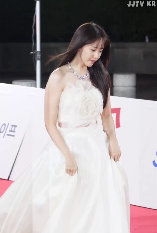 Actress Red Carpet Off-Shoulder Dress, Girls' Generation Lim Yoon-ah