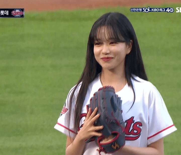 Jo Yuri's first pitch
