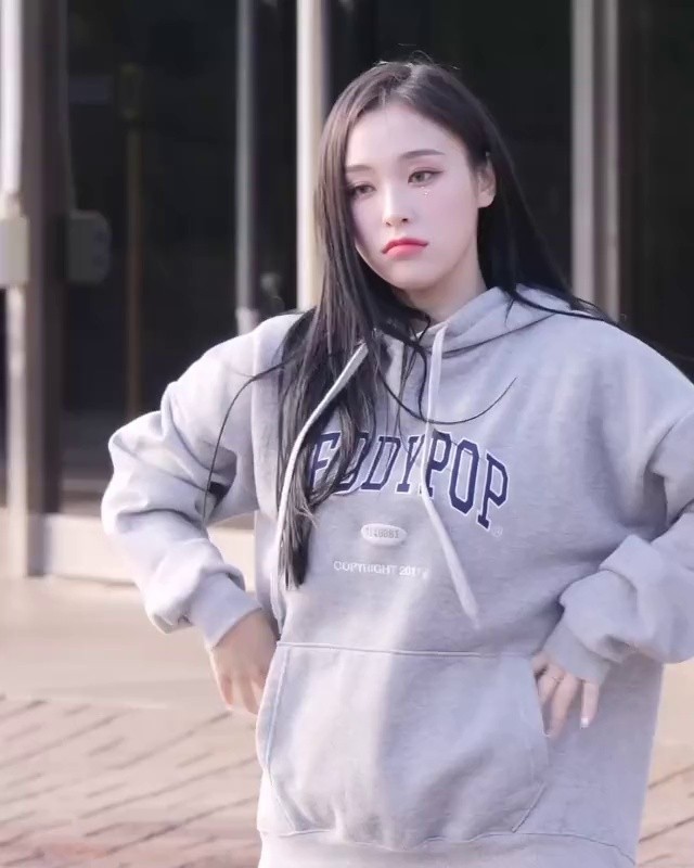 DREAMCATCHER Gahyeon poses for us