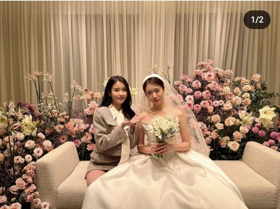 IU who took a picture with Jiyeon in a wedding dress.jpg