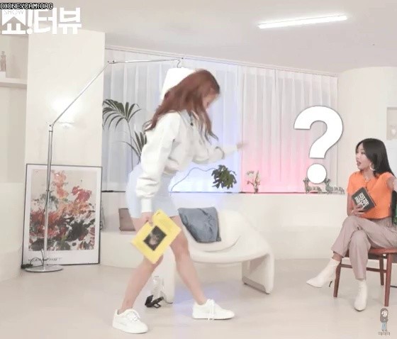 Mi-Joo ties her shoelaces in super-mini