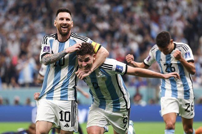 Alvarez acknowledged by Messi