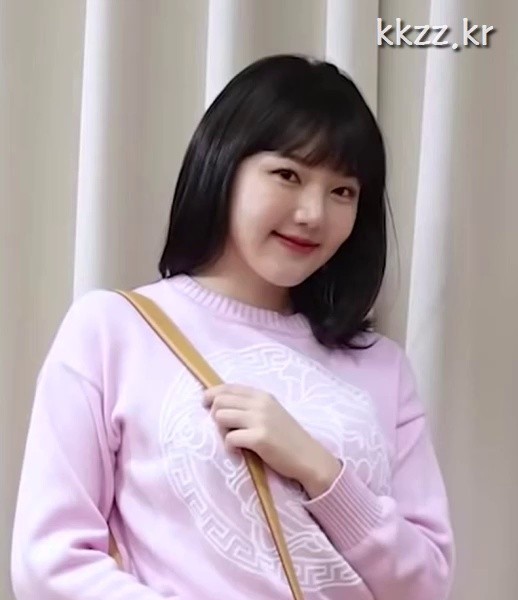 Yerin's back fit with jeans