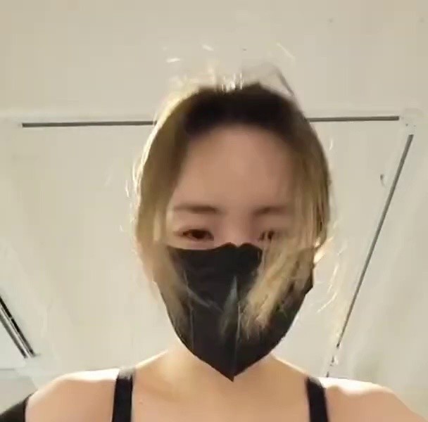 (SOUND)SUNMI works out and communicates with fans