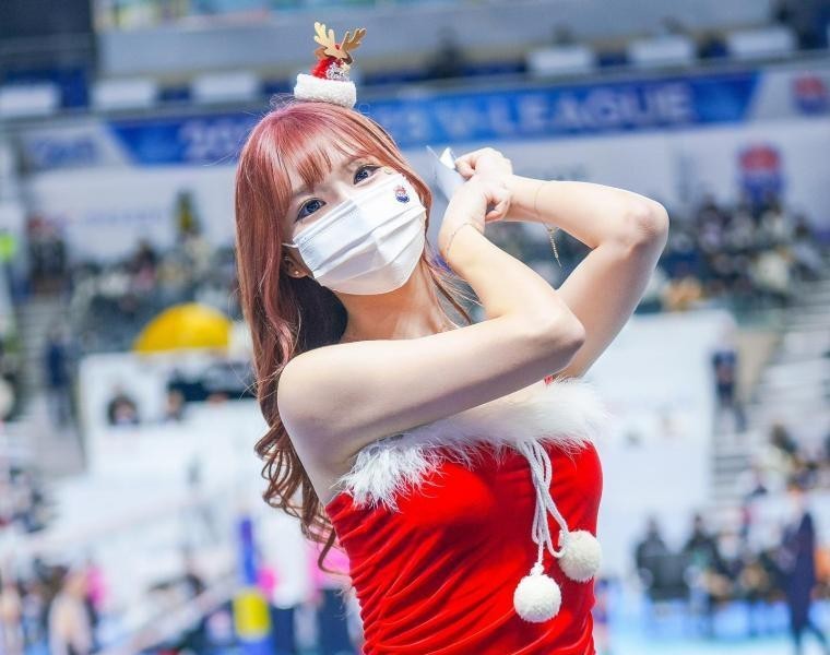 CHOI HONG RA's Instagram Santa outfit cheerleader