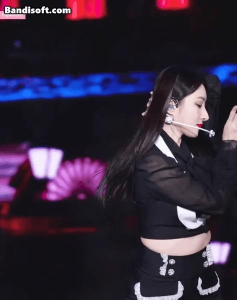 Sua shows off her thick thighs under her black pants