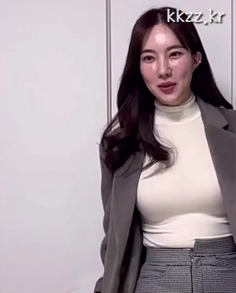 Kim Nahee's other heavy outing look