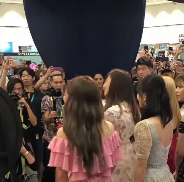 TWICE NAYEON's back that bothers me about a short dress