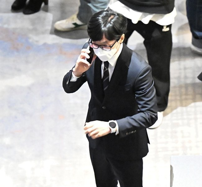 Yoo Jae-seok's suit fit at Park Soo-hong's wedding