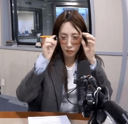 LOVELYZ's Ji-Ae is shocked by Bae Sung-jae's sunglasses